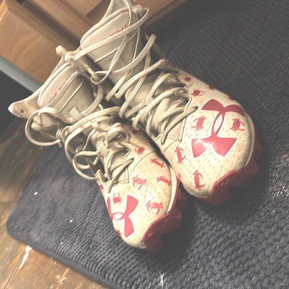 Under armor sport cleats with great grip ankle support - Picture 1 of 4